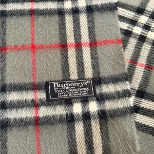 Burberrys of London vintage Gray Plaid Wool Scarf